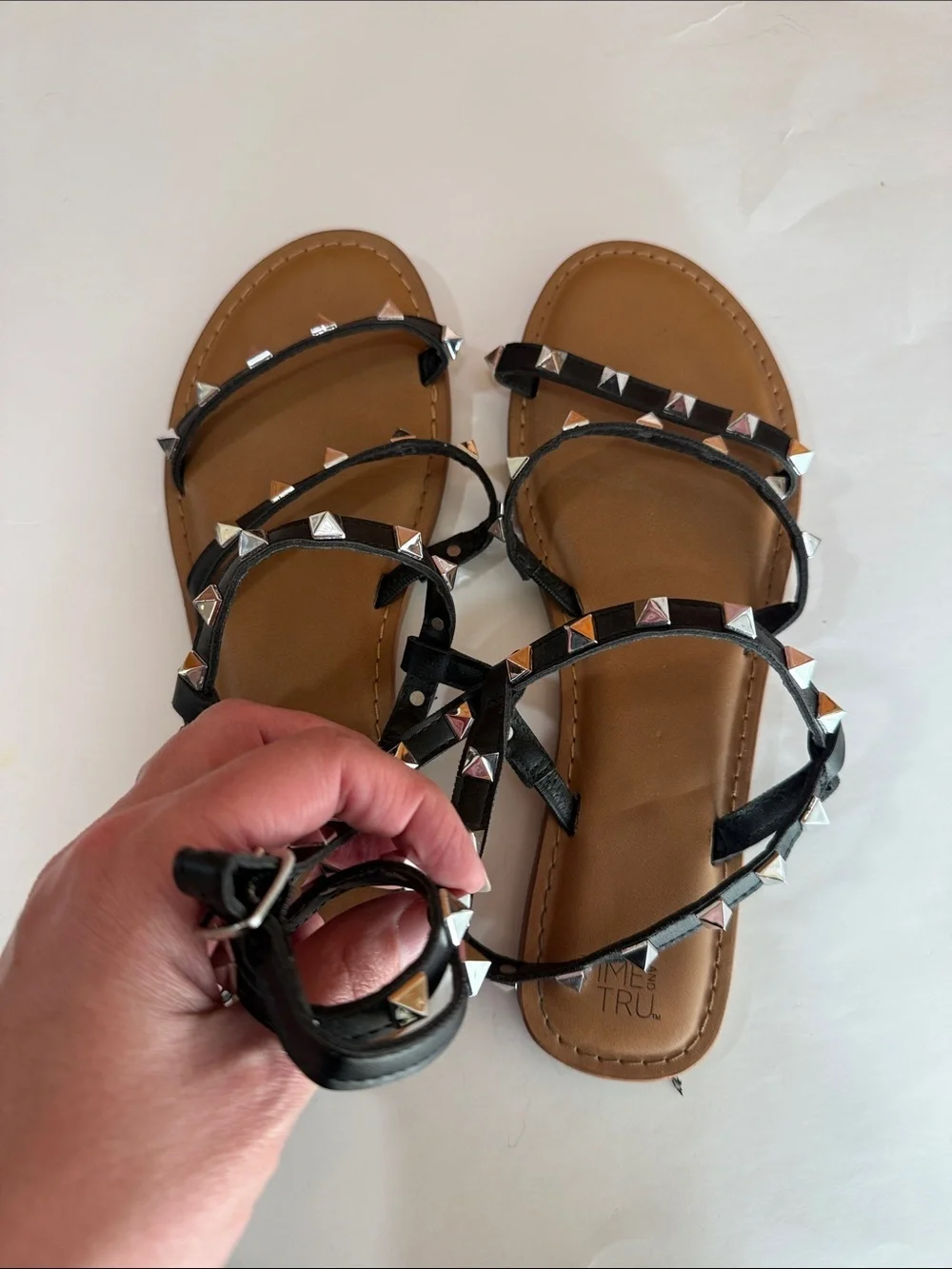 Time and Tru Silver Studded Black Strappy Flat Gladiator Sandals size 8